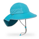 子供たちは帽子をかぶっています